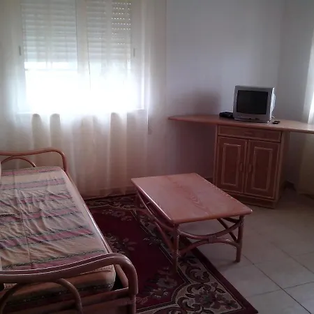 Appartement Remarkable 1-bed In Olhos De Agua *