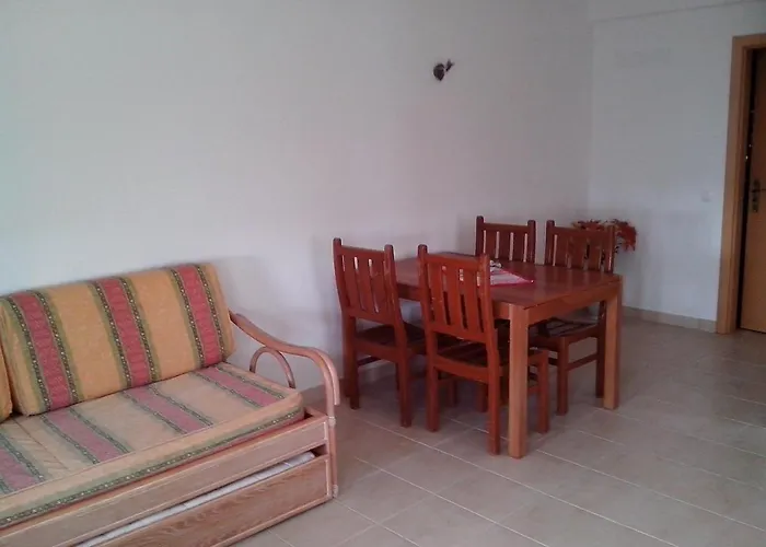 Апартаменты Remarkable 1-bed In Olhos De Agua *